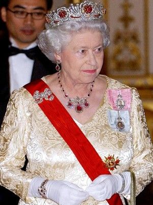 Как королевские особы носят рубины