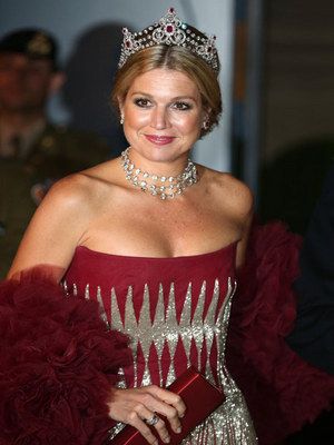 Как королевские особы носят рубины