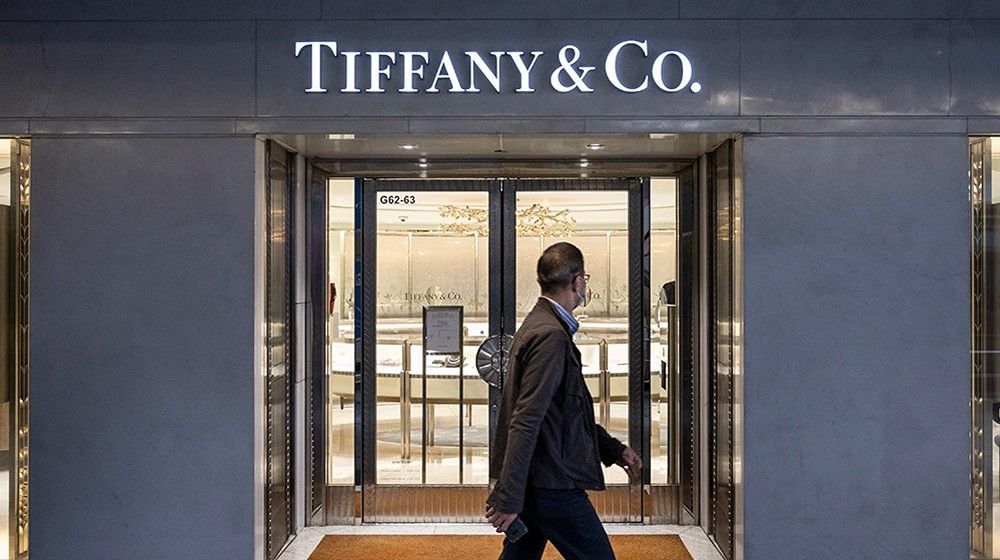 Бутик Tiffany & Co. в Гонконге. Фото: AP Images