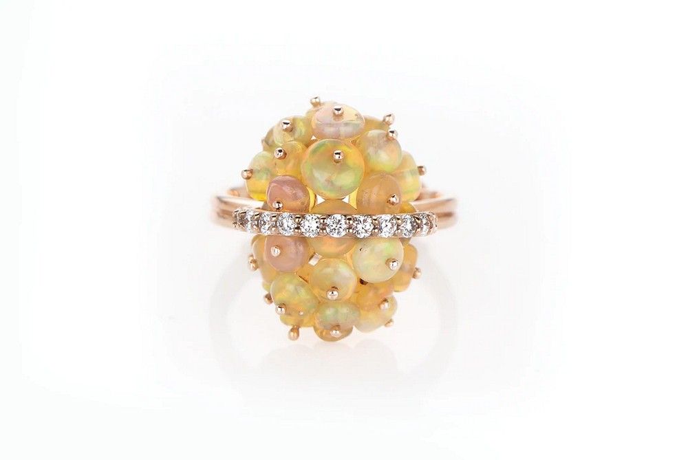 Кольцо из 18-каратного розового золота с опаловыми бусинами и бриллиантами. Studio Tara
