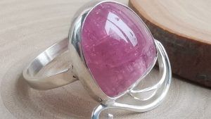 Серебряные кольца с турмалинами: особенности выбора Серебряные кольца с турмалинами: особенности выбора