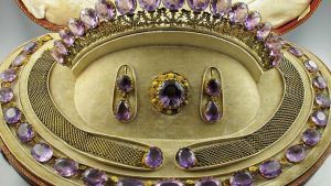 Как королевские особы носят аметисты