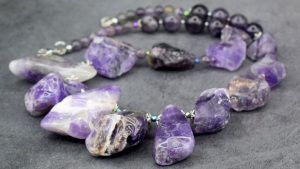 Фиолетовые камни, которые можно спутать с аметистом