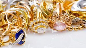 Какие украшения выбрать на выпускной