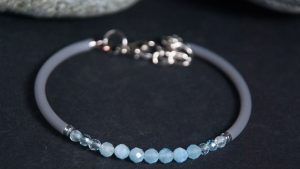 Браслет с аквамарином: как выбрать и носить