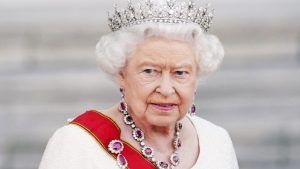 Кто создает украшения для Королевы Елизаветы II и ее семьи