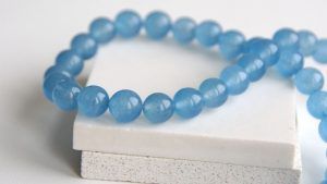 Голубой нефрит: свойства камня, как выбрать и носить
