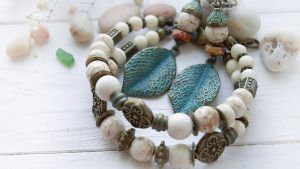 Белая бирюза: свойства камня и его применение