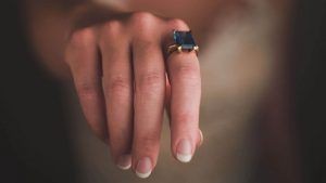 Что означает кольцо на указательном пальце руки