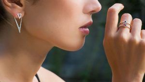 Геометрические серьги: кому подойдут, как правильно носить