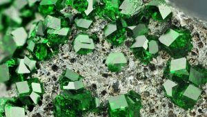 Запонки с изумрудами: особенности, как выбрать и носить Запонки с изумрудами: особенности, как выбрать и носить