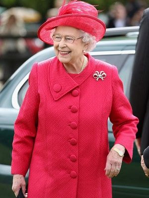 Кто создает украшения для Королевы Елизаветы II и ее семьи