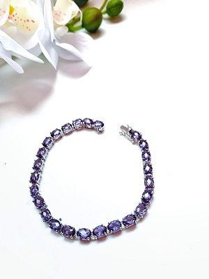 Браслет с александритом: особенности, как выбрать и носить