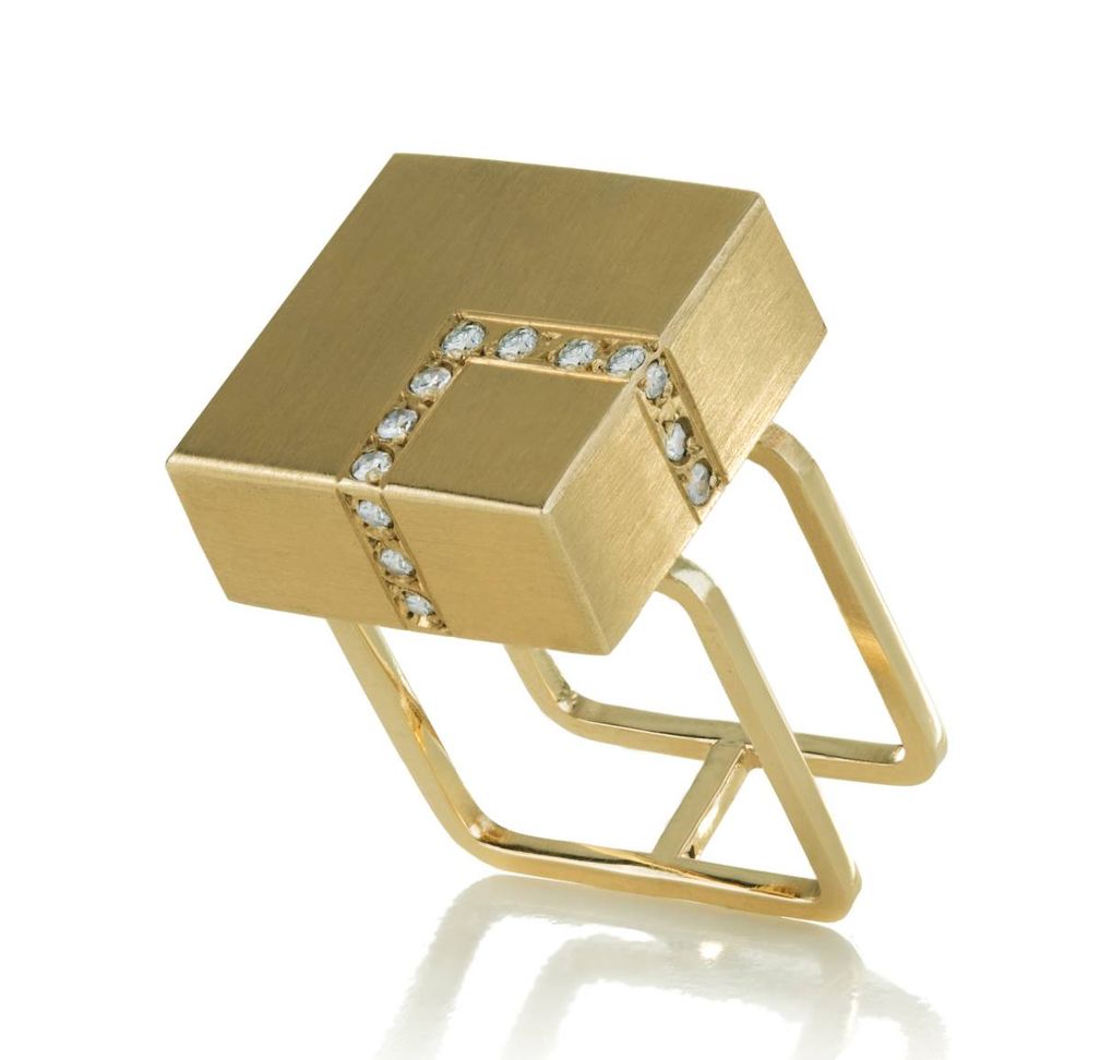 Золотое кольцо Cuadrato с бриллиантами от Cyntia Tomi