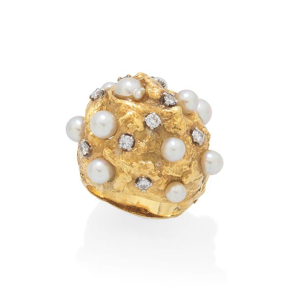 Обручальное кольцо Джоан Коллинз с культивированным жемчугом и бриллиантами классической огранки от David Webb