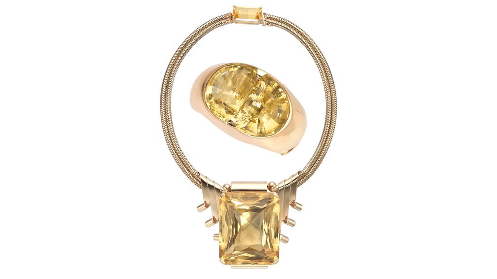 Колье и кольцо из золота с цитринами являются частью набора от Raymond Yard, созданного для актрисы Джоан Кроуфорд. 
