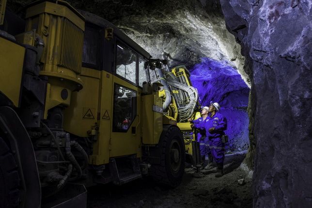 Petra Diamonds выводит на рынок убыточный рудник Коффифонтейн