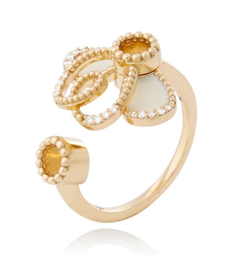 Открытое золотое кольцо Zahra с бриллиантами и белой эмалью от Lana Al Kamal Jewelry Открытое золотое кольцо Zahra с бриллиантами и белой эмалью от Lana Al Kamal Jewelry