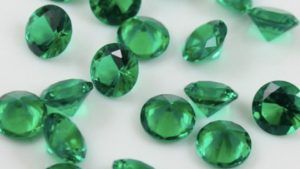 Хлорошпинель (зеленая шпинель): свойства и применение камня