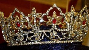 Самые шикарные рубиновые тиары королевских семей