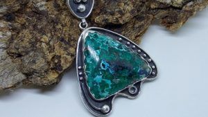 Хризоколла для Козерогов: подходит ли Козерогам этот камень