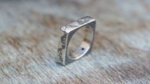 Кольца квадратной формы: кому подойдут, как правильно носить