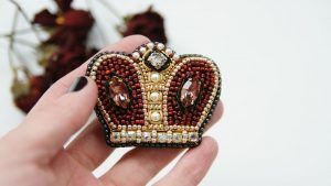 Броши с бисером: какие бывают и как быстро сделать их самому