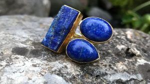 Кольца с лазуритом: как выбрать и носить