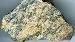 Роговик: свойства и применение камня в ювелирном деле