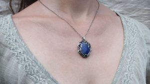 Подвески и кулоны с лазуритом: как выбрать и носить