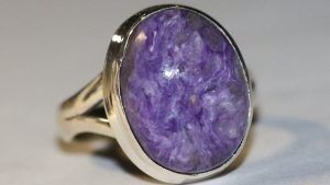 Чароит для Водолея: совместимость, подходит или нет