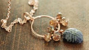 Подвески с андалузитом: какие бывают, как выбрать и носить