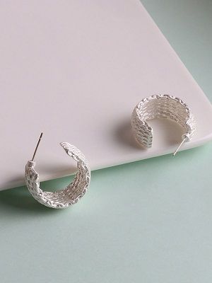 Серьги-полукольца: как выбрать и носить