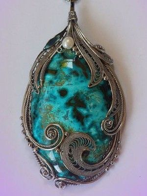 Хризоколла для Скорпиона: подходит ли Скорпионам этот камень?