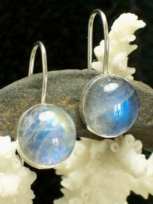 Совместимость лунного камня со знаками зодиака