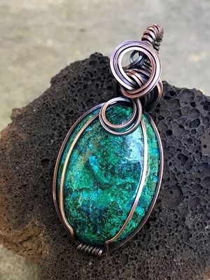 Хризоколла для Козерогов: подходит ли Козерогам этот камень