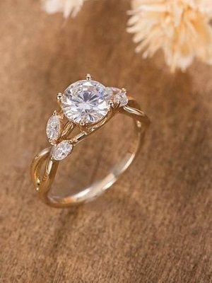 Кольца с бриллиантами: как выбрать и когда уместно носить