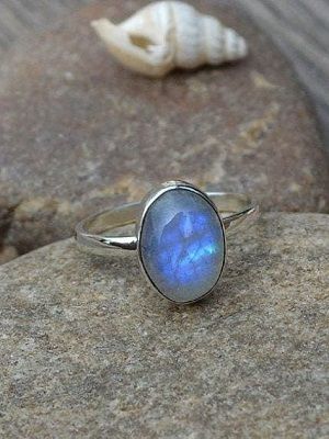 Украшения с лунным камнем: как выбирать и носить, правила ухода