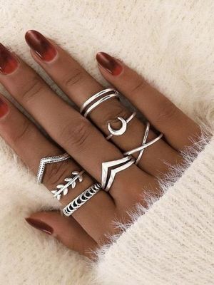 Как носить много колец вместе, чтобы это не выглядело безвкусно