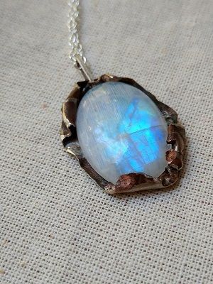 Лунный камень