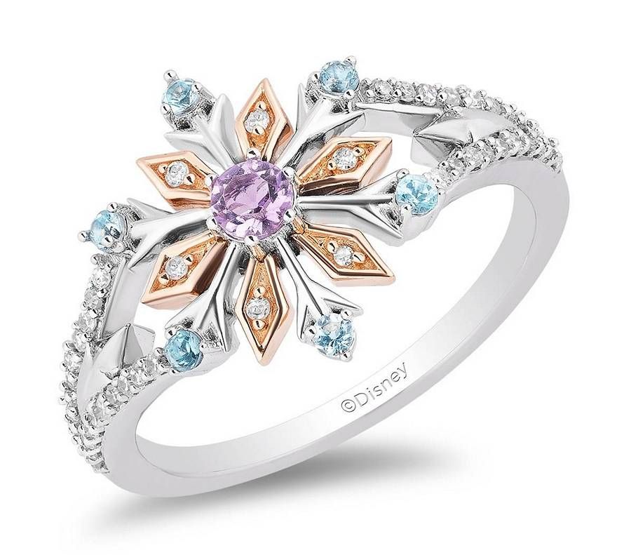 Очаровательное кольцо Elsa Snowflake от Disney Fine Jewelry выполнено из 14-каратного розового золота поверх стерлингового серебра