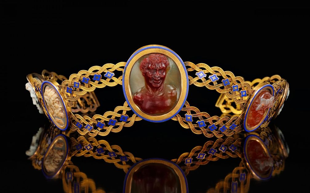 Тиара из золота с эмалью и камеями, которую носила Жозефина Бонапарт