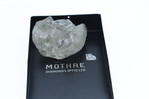 На руднике Мотаэ добыт алмаз весом 204 карата