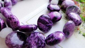 Чароит для Близнецов: совместимость, подходит или нет