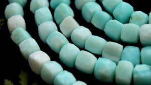 Перуанский опал: особенности и применение минерала