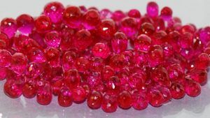 Украшения со шпинелью: кому подойдут, как выбрать и носить