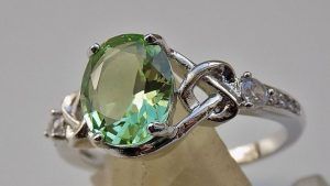 Зеленый аметист: свойства и применение камня в ювелирном деле