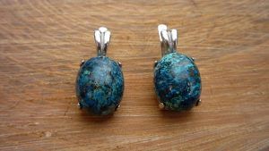 Серьги с хризоколлой: как выбрать и носить Серьги с хризоколлой: как выбрать и носить