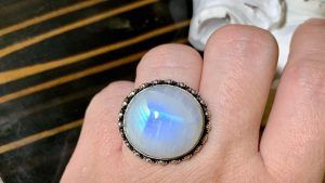 Кольца с лунным камнем: как выбрать и носить