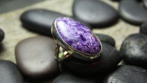 Чароит для Овна: совместимость, подходит или нет